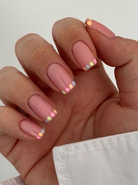 simple pastel dot French tip nails April Nails, Easter Nail, Easter Nail Designs, Simple Gel Nails, Cute Spring Nails, Her Nails, Dots Nails, Makijaż Smokey Eye, Cute Gel Nails