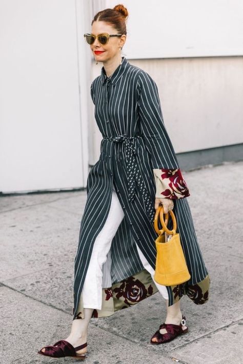 Shirt Dress Street Style, Yellow Dress Casual, Dress Over Pants, Shirt Dress Outfit, Blogger Street Style, White Capris, Mode Abaya, Mode Chic, Striped Shirt Dress