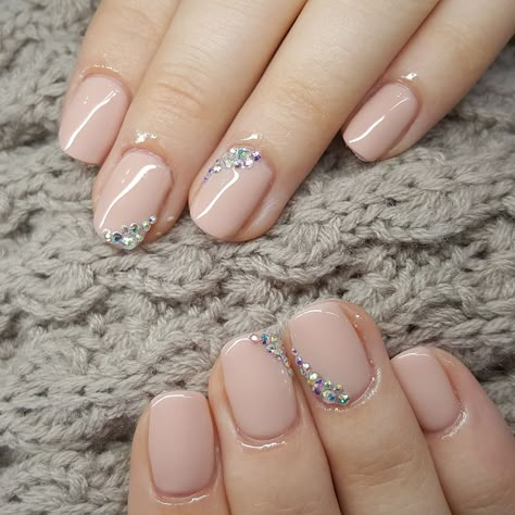 Cute Easy Nails With Gems, French With Jewels Nails, Short Classy Nails With Diamonds, Light Nails With Diamonds, Natural Nail With Rhinestones, Nail Gem Designs Simple Rhinestones Short, French Manicure Designs With Bling, Wedding Sns Nails For Bride, Simple Rhinestone Nails Designs Short