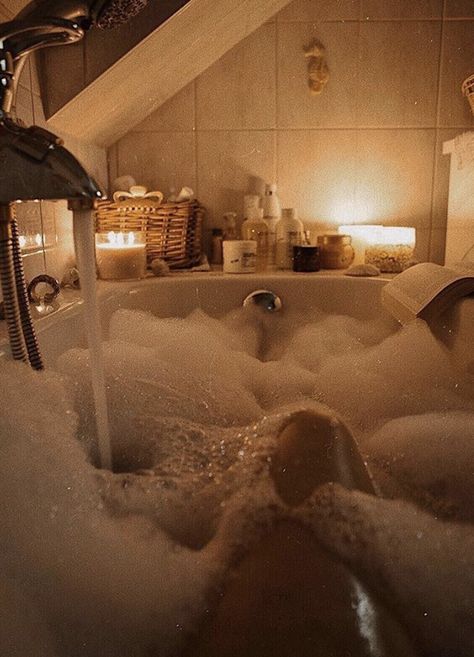 Bath Aesthetic, Bathroom Candles, Lee Ann, Aesthetic Bathroom, Night Aesthetic, Bubble Bath, Weekend Getaway, Bits And Bobs, Bathroom Shower