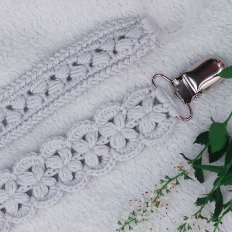 Now that the colder days are approaching, why not crochet a pacifier clip to match the season? 🌿 Neutral colors are always a winning concept, even though bright ones are lovely too! 🎨✨ In the picture, you can see the pacifier clips "Loke" and "Papilio." Right now, I have 40% off on my entire Etsy and Ravelry shop, so go grab a pattern for a cute pacifier clip! 🧶💫 #CrochetLove #HandmadeWithLove #PacifierClip #CrochetPattern #NeutralAesthetic #FallVibes #CrochetCommunity #EtsySale #Ravelry #C... Crochet Pacifier Clip Pattern Free, Pacifier Crochet, Crochet Pacifier Holder, Crochet Pacifier, Crochet Pacifier Clip, The Pacifier, Baby Pacifier Clip, Small Crochet, Pacifier Clips