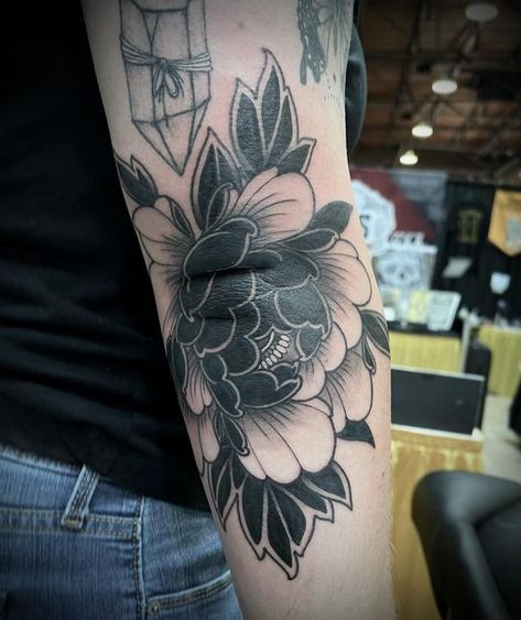 Peony Elbow Tattoo Traditional, Black Work Peony Tattoo, Peony Elbow Tattoo, Elbow Tattoo Flower, Blackwork Peony Tattoo, Black Peony Tattoo, Blackwork Floral Tattoo, Black Flower Tattoo, Arm Cover Up Tattoos