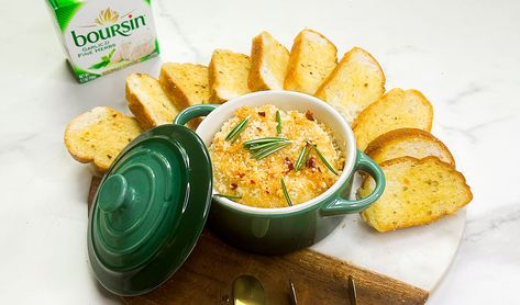 Simple, yet impressive! Creamy Boursin Cheese paired with a warm hot honey drizzle creates a show stopping appetizer. Pairs perfectly with toasted crostini. Boursin Dip, Tomato Dip Recipes, Baked Boursin, Boursin Cheese Recipes, Boursin Recipes, Hot Honey Recipe, Honey Drizzle, Toasted Crostini, Mediterranean Meals