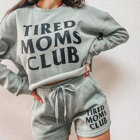 Comfy Mom Clothes, Comfy Mom Outfits, Mom Outfit Ideas, Mom And Me Shirts, Mom Clothes, Positive Clothes, Sweats Outfit, Mom Outfit, Tired Mom