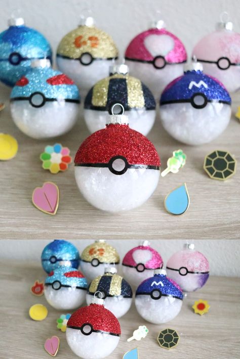 Diy Pokeball Ornament, Love Pokeball, Diy Pokemon Ornaments, Pokemon Ornaments Diy, Pokemon Decorations, Pokeball Diy, Pokemon Club, Pokemon Ornaments, Christmas Pokemon