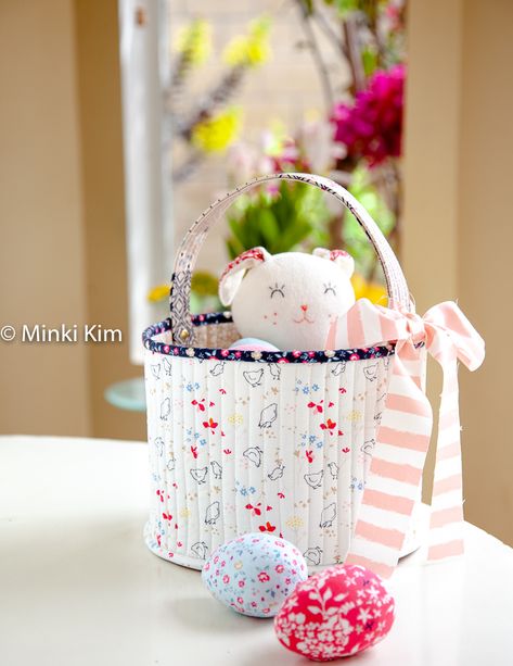 Quilted Easter Baskets, Easter Basket Pattern, Minki Kim, Basket Tutorial, Table Quilts, Lamb Decorations, Basket Pattern, Basket Quilt, Easter Bunny Decorations