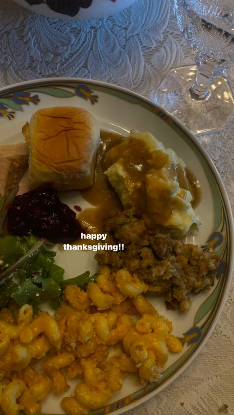 Thanksgiving Dinner Aesthetic, Aesthetic Turkey, Turkey Lunch, Vegan Thanksgiving Dinner, Thanksgiving Plates, Dinner Aesthetic, Thanksgiving Cooking, Food Instagram, Thanksgiving Break