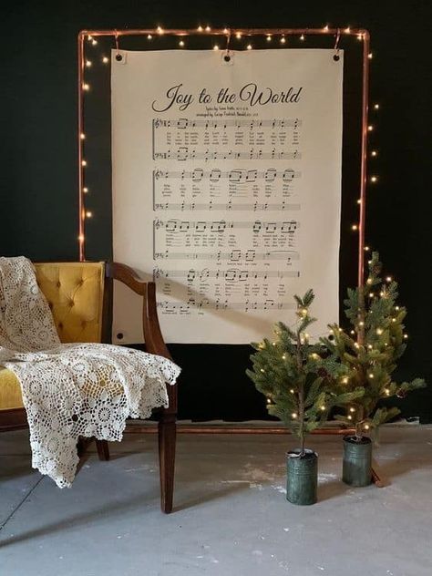 The Best Holiday Party Planning Guide - Lady Celebrations Ornament Photo Backdrop, Christmas Photo Booth Decor Ideas, Backdrop For Christmas Party, Holiday Stage Decor, Winter Stage Decor, Nativity Photo Shoot, Large Christmas Installation, Christmas Decor Church Stage Design, Christmas Photo Decor