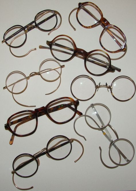 1930s Glasses, 1920s Glasses, Old Glasses, 90s Glasses, 40s Fashion, Vintage Eyeglasses, Cool Sunglasses, Vintage Glasses, 1940s Fashion