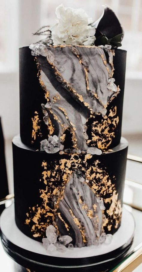 Dark Wedding Theme, Black And Gold Wedding, Black Wedding Cakes, Elegant Birthday Cakes, Dark Wedding, Gold Wedding Cake, Wedding Cake Inspiration, Cake Designs Birthday, Beautiful Wedding Cakes