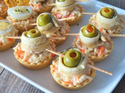 Easy Tailgate Snacks, Canapes Ideas, Canapes Faciles, Holiday Appetizers Recipes, Decorações Com Comidas, Buzzfeed Tasty, Party Food Buffet, Catering Ideas Food, Christmas Food Dinner