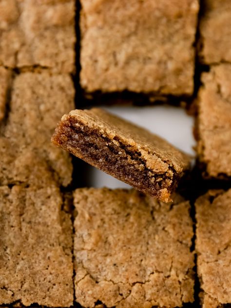 chai spiced tahini blondies – olives+thyme Tahini Blondies, Chai Spice Recipe, Apple Chai, Chai Recipe, Browned Butter, Chai Spice, Pumpkin Apple, Spice Recipes, Snack Cake