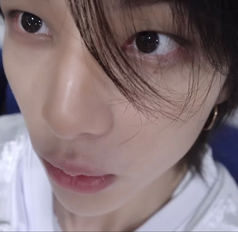 Hyunjin Close Up, Amazing Songs, Bare Face, Tired Eyes, Skz In Cute, Everything About You, Cute Eyes, Perfect Boy, Hazel Eyes