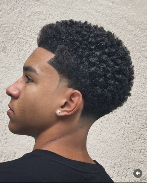 Mid Taper Black Men, Short Curly Hair Men, Afro Taper, Senator Designs, Afro Fade Haircut, Afro Hair Fade, Men Senator, Fresh Haircuts, Buzz Cut For Men