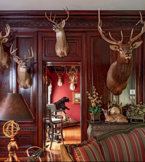 Hunt Club Decor, Gentlemens Club Decor, Country Club Interior, Taxidermy Aesthetic, Hunting Room Design, Dinning Room Bar, Club Interior, Hunting Lodge Decor, Taxidermy Decor