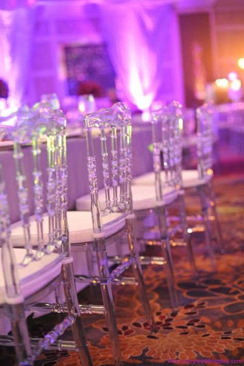 Obama ghost chairs. (Se pueden encontrar en Guatemala en NUÁ Events) Chivari Chairs, Purple And Silver Wedding, Black Wedding Decorations, Tiffany Chair, Clear Chairs, White Winter Wedding, Acrylic Chair, Inexpensive Wedding Venues, Affordable Wedding Venues