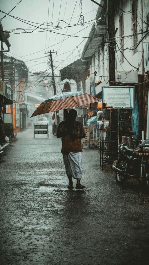 Find out what are the common monsoon illness you need to be aware of.  #Monsoon #Rains #Disease Monsoon In India, Mansoon Rain Photography Feelings, Raining Pictures, Raining Images, Monsoon Rain, India Photography, Walking In The Rain, Insta Post, Rain Clouds