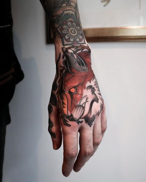 Racoon Tattoo, Hand Tatto, X Tattoo, Hand Tats, Fox Tattoo, Face Tattoos, Still In Love, Neo Traditional, Hand Tattoo