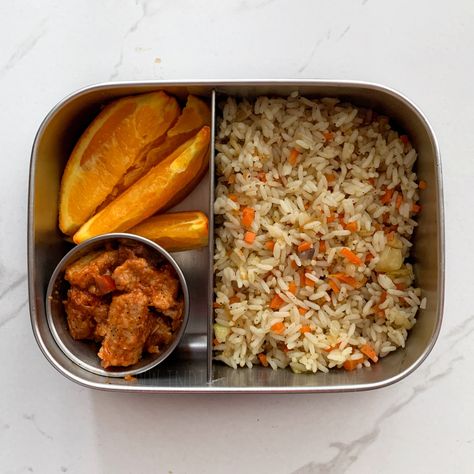 Veg fried rice, babycorn manchurian and orange Kids Lunch Ideas Healthy, Babycorn Manchurian, Lunchbox Ideas Kids, Lunch Box Rice, Rice Recipes For Kids, Veg Fried Rice, Kids Lunch Box Meals, Lunch Recipes Indian, Lunch Box Idea