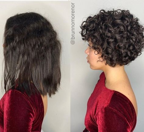 Messy Bob With Bangs, Short Curly Crochet Hair, Curly Hair Advice, Natural Hair Haircuts, Short Curly Hairstyles For Women, Short Wavy Haircuts, Curly Pixie Hairstyles, Messy Bob, Wavy Bob Haircuts