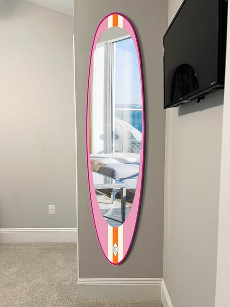 Large Wall Mirror in Wooden Surfboard Shaped Frame: Full Body Oval Mirror in Rose Frame as Surfing Inspired Decor - Etsy Surf Board Mirror, Beach Aesthetic Room Ideas, Beachy Teen Bedroom, Surfboard Mirror, Surf Style Home, Classic Surfboard, Room Decor Beach, Surfer Room, Surf Room Decor