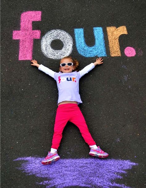 Easy Sidewalk Chalk Art Ideas, Easy Sidewalk Chalk Art, Sidewalk Chalk Photos, Sidewalk Chalk Art Ideas, Grandkids Photography, Chalk Photography, Chalk Pictures, Chalk Art Ideas, Chalk Photos