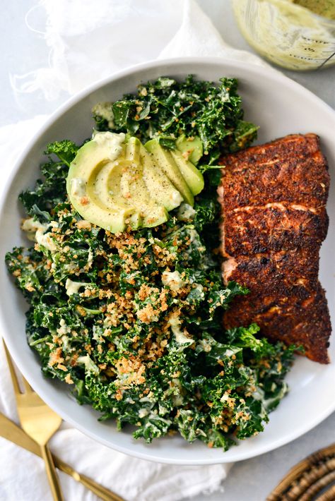 Delicious Salad Recipes, Stomach Rumbling, Great Salad Recipes, Chopped Kale, Panko Crumbs, Kale Salad, Easy Delicious, Salad Bowl, Dinner Time