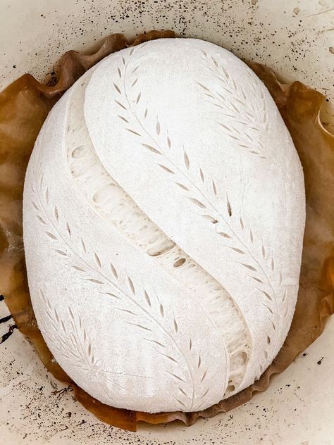 Bread Score Patterns, Sour Bread Scoring, Soughdough Bread Designs, Fancy Sourdough Scoring, Sourdough Bread Lame Design, Sourdough Bread Pretty, Sourdough Bread Score Designs, Leaf Sourdough Scoring, Oval Loaf Scoring