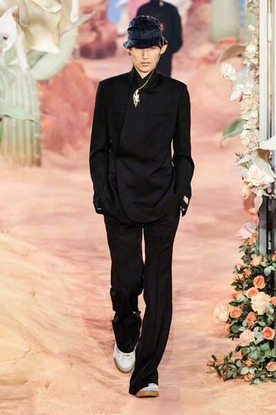 Dior Men Spring 2022 Menswear Collection - Vogue Dior Summer, Dior Outfit, Dior 2022, Crystal Photography, Best Of Fashion Week, Gala Outfit, Dior Men, Kim Jones, Prada Collection