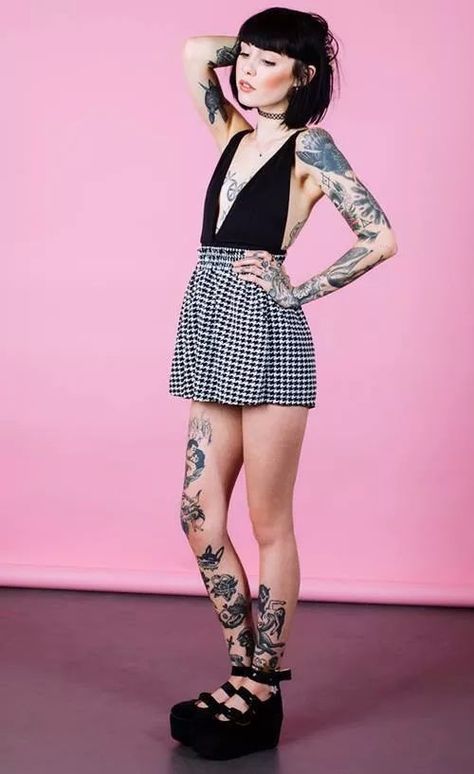 Hannah Hannah Snowdon, Oliver Sykes, Beauty Queens, Beautiful People, We Heart It, Outfit Inspirations, Lookbook, Mini Skirts, Lost