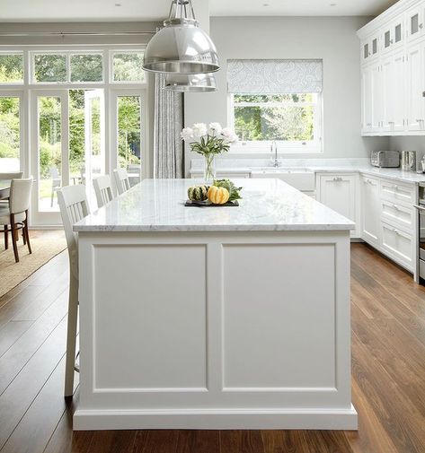 Higham Furniture on Instagram: “For our Hampton Shaker kitchen we were inspired by designs across the pond. To create the “American” look, high ceilings really help and…” American Style Kitchen, Hamptons Kitchen, Styl Hampton, Kitchen Island Bench, Kitchens Luxury, Dream Kitchens Design, Shaker Style Kitchens, New Kitchen Cabinets, Hamptons House