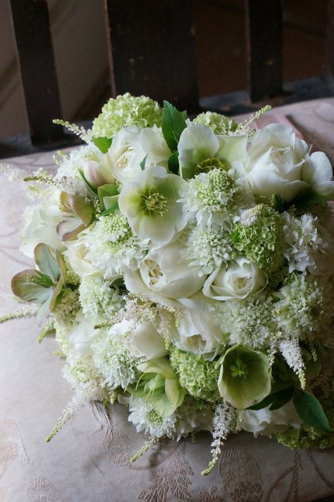 rose and helleborus Viburnum Snowball, White Hellebore, Calla Lillies Bouquet, Snowball Viburnum, Woodland Theme Wedding, White Floral Centerpieces, Green Wedding Bouquet, Green Bouquet, Winter Bouquet