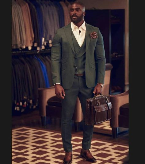 2,039 Likes, 46 Comments - Dam He Fine (@damhefine) on Instagram: “Who likes them #daper ?🤔 #saturday #evening #vibes 🕴 #DamHeFine” Black Men Suits, Dark Skin Men, Black Men Street Fashion, Men Street Fashion, Designer Suits For Men, Dapper Men, Fashion Suits, Sharp Dressed Man, Mens Fashion Suits