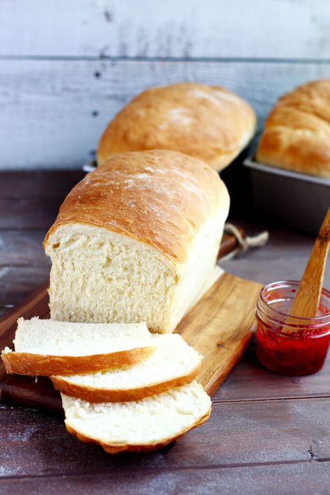 Farmhouse White Sandwich Bread - A delicious soft white bread that's perfect for sandwiches, toast and grilled cheese. An all purpose bread that you'll make over and over again. Sandwhich Bread, White Sandwich Bread, Farmhouse Bread, Peasant Bread, Beautiful Bread, Pizza Board, Bread Ideas, White Bread Recipe, Homemade Breads