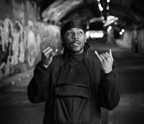 Iconic Rap Photos, Jme Grime, Underground Rap Wallpaper, Jme Grime Poster, J.i.d Rapper Wallpaper, Skepta Jme, Uk Grime, Celebrity Fits, Grime Artists