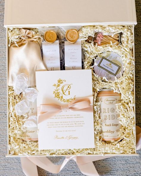 Imagine this box welcomes you to the wedding weekend! 😍 welcome cards by us, welcome boxes by @marigoldgrey 🤍 Welcome Cards, Stationery Ideas, Welcome Card, Wedding Weekend, Wedding Welcome, Wedding Stationery, Wedding Invitations, Stationery, Branding