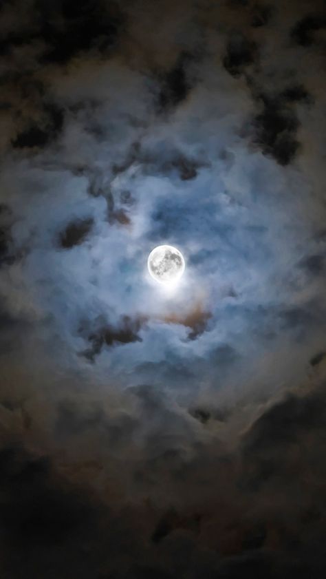 Good night... Wiccan Wallpaper, Halloween Facebook Cover, Desktop Themes, Night Clouds, Halloween Moon, Witchy Wallpaper, Halloween Wallpaper Iphone, Full Hd Wallpaper, Halloween Backgrounds