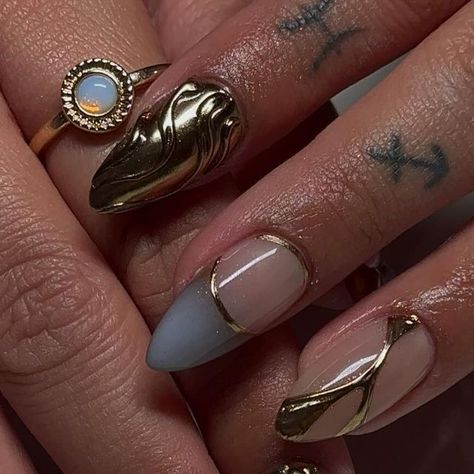 P 🌹 on Instagram: "The perfect new years set does exist ✨ @offlineba3   Inspo @thenailmuse.co   #nails #gelxnails #gelxnailtech #apresgelx #almondnails #newyearsnails #chromenails #goldnails #airbrushnails #lanails #lanailtech #3dnailart #texturednails #nailinspo" Gold Chain Nails, Chrome Detail Nails, Gold Nails Design, Nails Board, Candy Nails, Abstract Nails, 2023 Nails, Builder Gel Nails, Finger Art