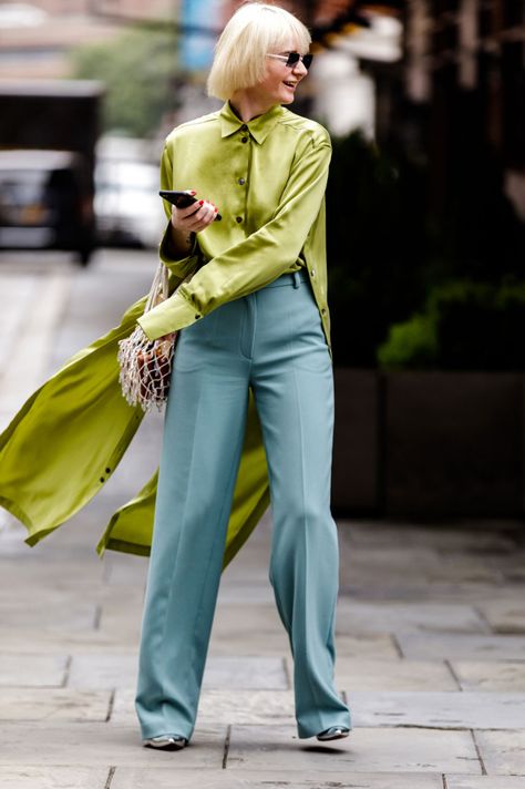 NYFW street style’s main message? It pays to have fun with your clothes and not take yourself too seriously. New York Fashion Week Street Style, Dresses Style, Kick Pleat, Looks Street Style, Maxi Shirt Dress, Spring Street Style, Fashion Elegant, Business Outfit, Style Maxi Dress