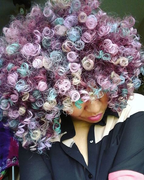 Temp Hair Color, Model Ideas, Colored Curly Hair, Dyed Natural Hair, Best Hairstyle, Hairstyle Inspiration, Colorful Hair, Hair Crush, Hair Inspiration Color