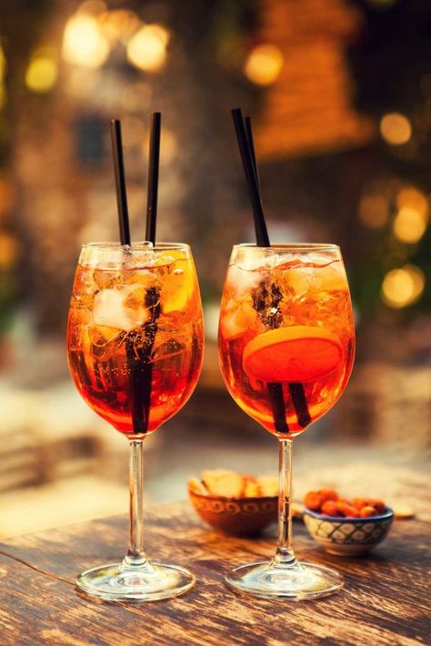 Campari Spritz, Sicily Food, Aperol Spritz Recipe, Cocktail Station, Spritz Recipe, Italian Cocktails, Sicilian Recipes, Cocktails Bar, Focaccia Bread