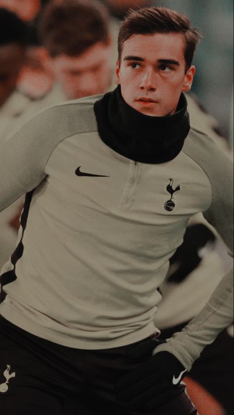 Love of my life... Harry Winks, God Ideas, Hot Football Players, Sensual Seduction, Tottenham Hotspur Fc, Harry Kane, Soccer Life, English Football, British Boys