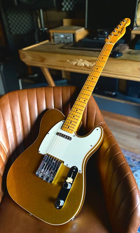 Custom Telecaster, Blonde Telecaster, Gold Telecaster, Acoustic Guitar Photography, Telecaster Custom, Telecaster Pickguard, Red Telecaster Guitar, Stratocaster Guitar, Telecaster Deluxe