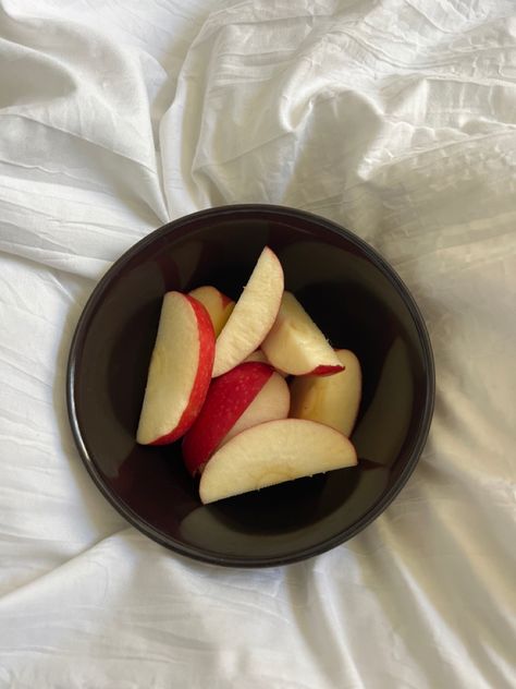 Healthy Snacks Aesthetic, Tia Core, Almond Snacks, Wl Meals, Snacks Aesthetic, Almond Snack, Tone Ig, Apple Snacks, Apple Fruit