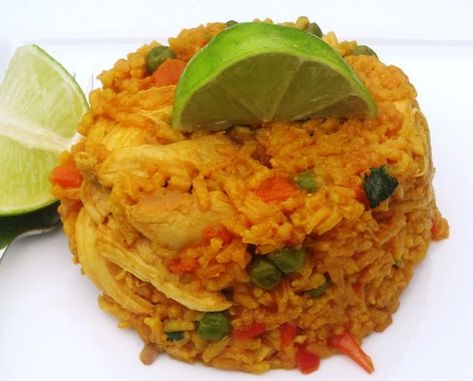 Arrroz con Pollo (Chicken and Rice) recipe from My Colombian Recipes.  Have made this several times now and comes out delicious and authentic. Columbian Recipes, Colombian Recipes, Colombian Cuisine, Pollo Recipe, Colombian Food, Hispanic Food, Island Food, Chicken And Rice, Latin Food