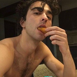 Alex Wolff, Nat Wolff, Kfc Chicken, Male Celebrities, Hottest Guy Ever, Dream Guy, Man Crush, Celebrities Male, Celebrity Crush