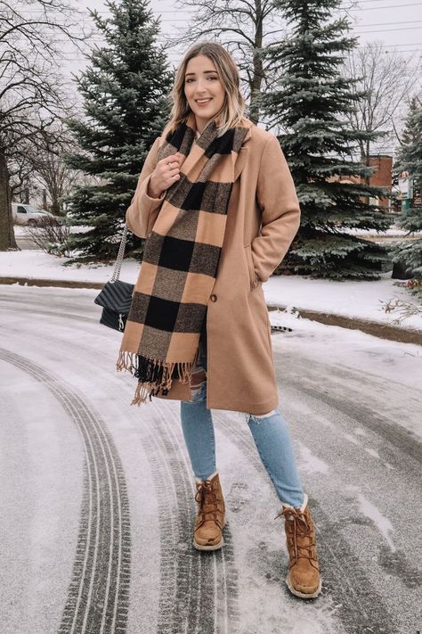 Brown Snow Boots Outfit, Camel Boots Outfit Winter, Sorel Winter Boots Outfit, Modest Winter Outfits Casual, Snow Boots Women Outfits, Camel Boots Outfit, Sorel Boots Outfit, Fur Boots Outfit, Snow Boots Outfit