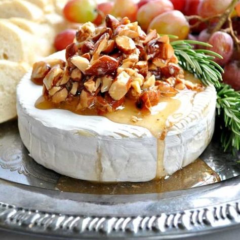 Honey Almond Baked Brie Recipe - The Seasoned Mom Almond Baked Brie, Honey Baked Brie, Brie Cheese Recipes, Baked Brie Recipe, Honey Roasted Almonds, Baked Brie Recipes, Perfect Christmas Dinner, Christmas Dinner Ideas, Honey Baked