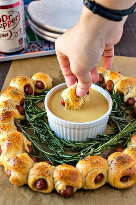 Pigs in a Blanket Wreath - Mini hot dogs wrapped in dough, arranged in a festive wreath, and baked to perfection. Served with Dr Pepper honey mustard dipping sauce #ad #tailgatingrecipes #HomeGateChamp Pigs In A Blanket Wreath, Mini Hot Dogs, Honey Mustard Dipping Sauce, Mustard Dipping Sauce, Christmas Homescreen, Pigs In A Blanket, Festive Wreath, Christmas Snacks, Christmas Appetizers