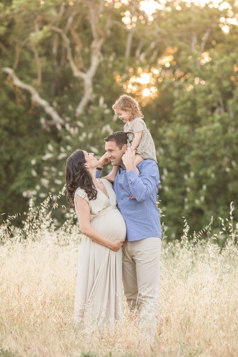 Outdoor family maternity session in field | Bay Area Family Maternity Photographer | Bethany Mattioli Photography Family Maternity Session, Family Maternity, Maternity Photographer, Maternity Session, Bay Area, Photographer, Photography